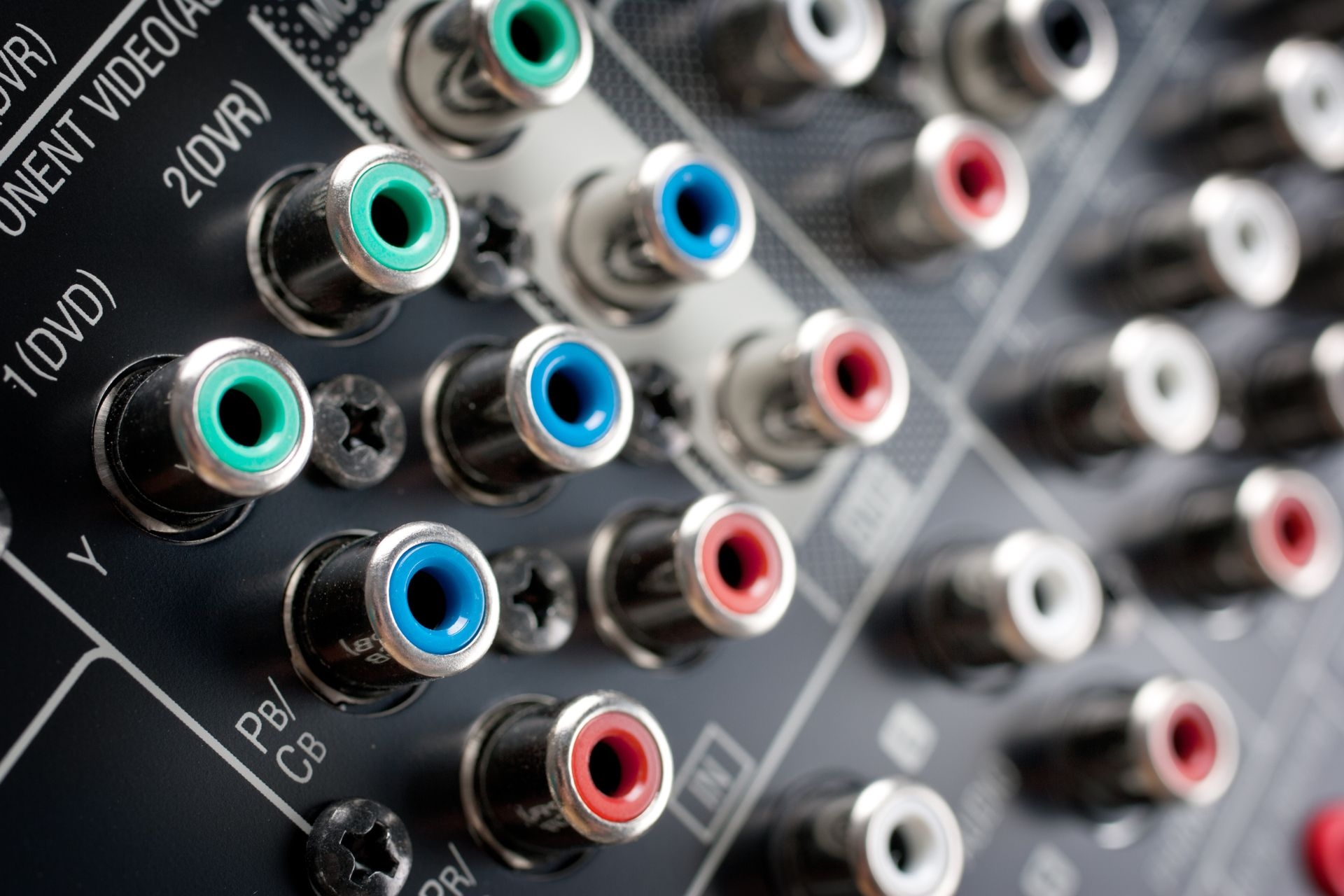 Are there any trade-offs to consider when selecting the cutoff frequency for a low pass filter in anti-aliasing applications?