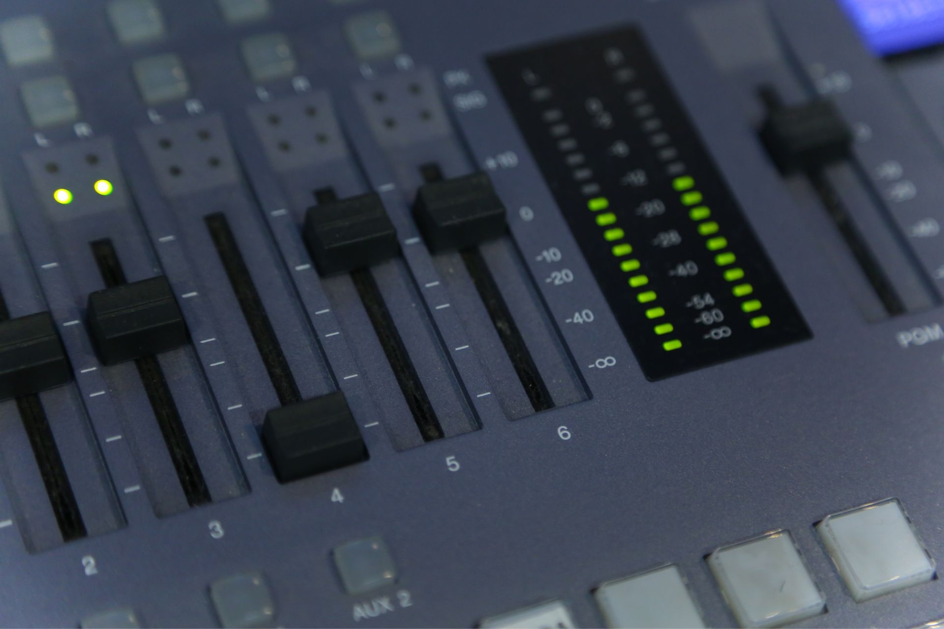 What are the advantages and disadvantages of using higher bit depths in audio production?