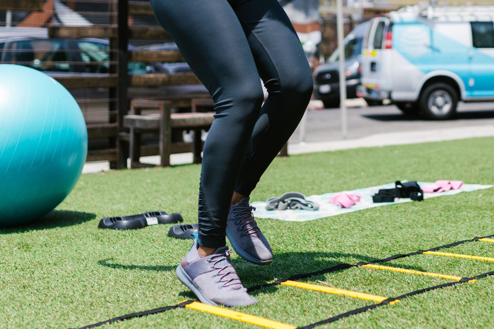 Are there specific blade shapes that are better suited for different types of rowing techniques on a paddle ergometer?