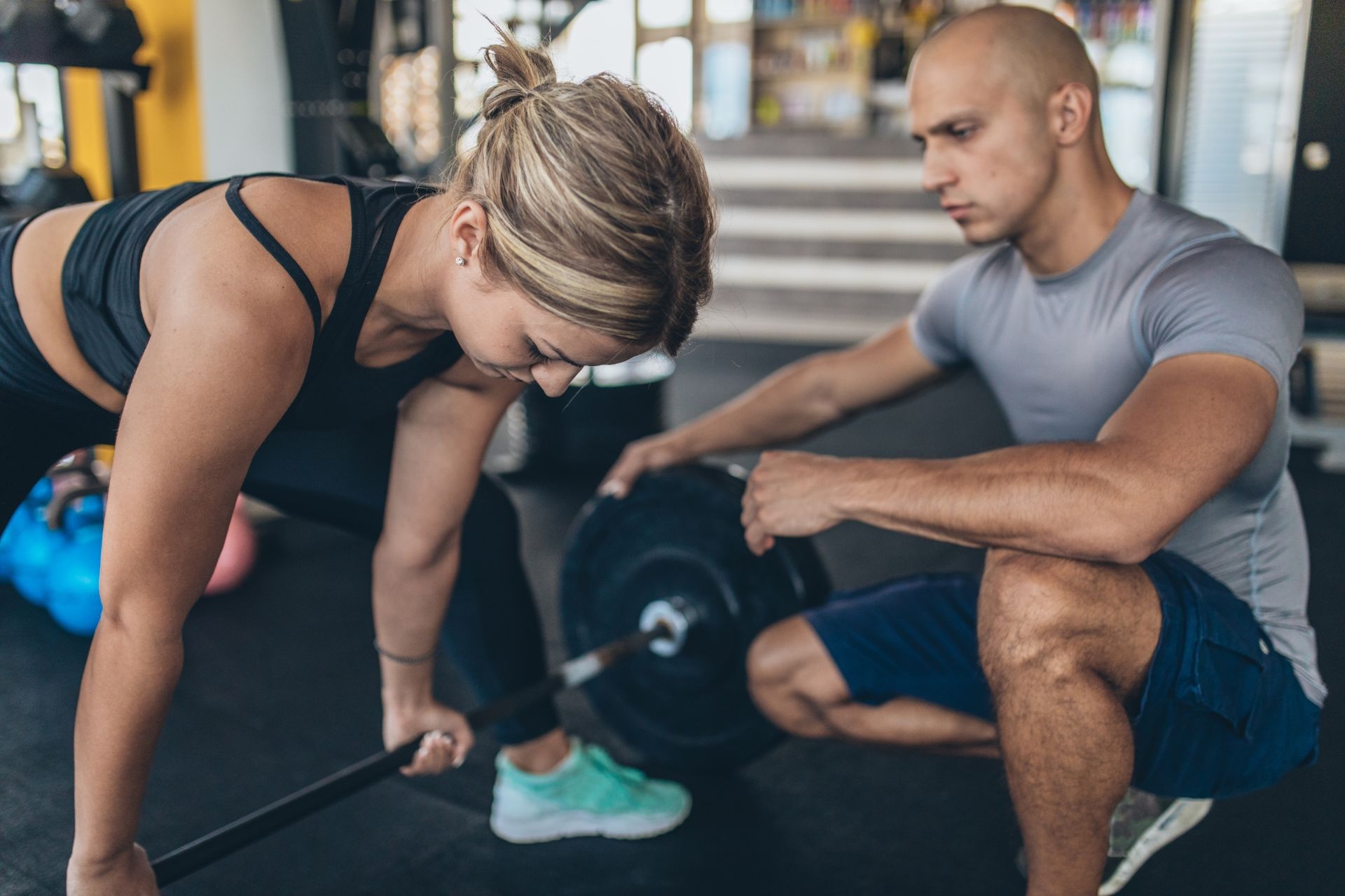 What are the benefits of using a higher flywheel resistance setting during a Ski Erg workout?