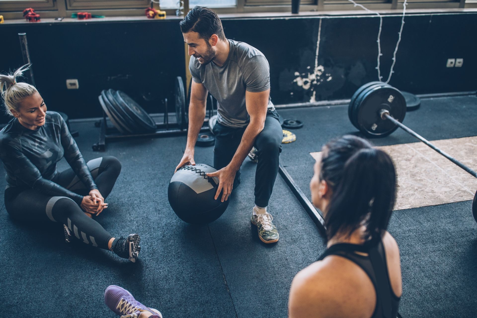 Can the texture of the handlebar grip on a sled push impact the user's hand fatigue and potential risk of developing blisters or calluses?